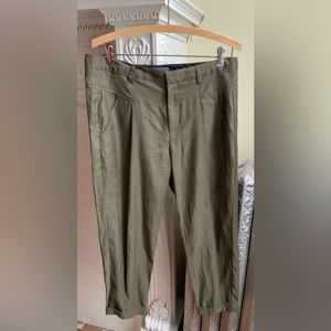 Vince Tapered Women Pant Size 6. Olive color
